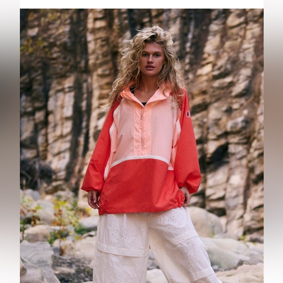 FP movement care like the wind logo jacket - Picture 2 of 9